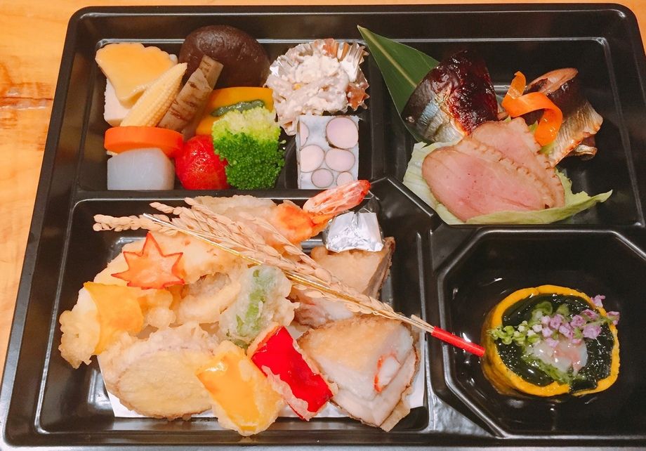 仕出し弁当（2,160円(税込み)〜）