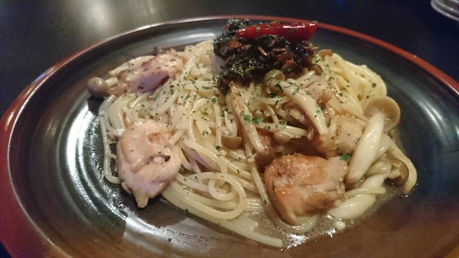 燻製チキンのペペロンチーノ
