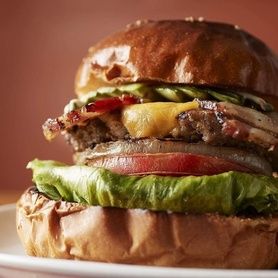 アボカドベーコンチーズバーガー