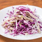 極豚ガツとレッドキャベツの和え物
