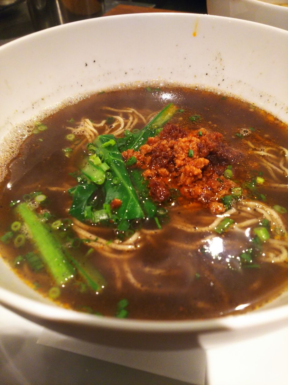 坦々麺　黒