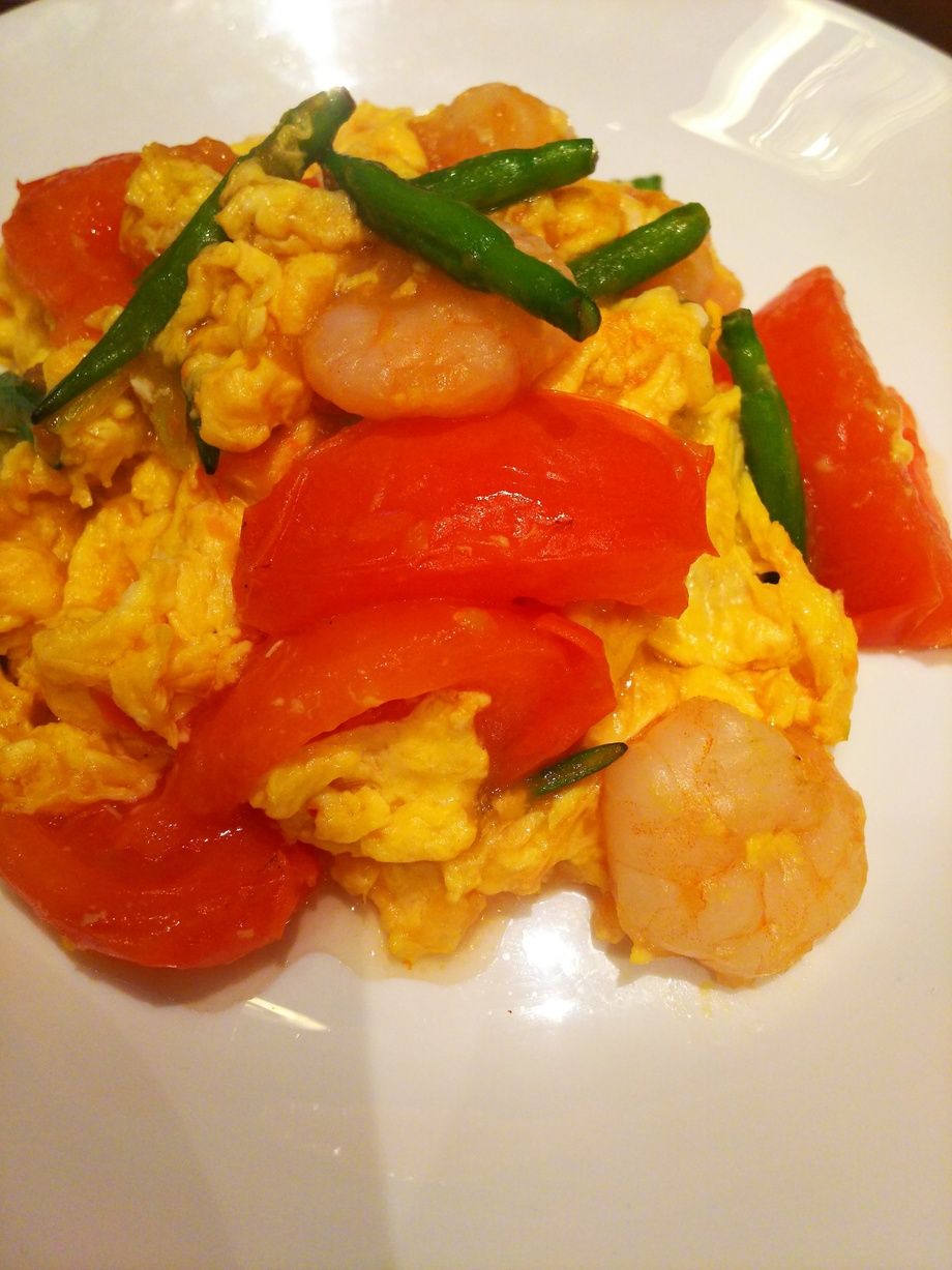 海老とトマトと卵の塩炒め　