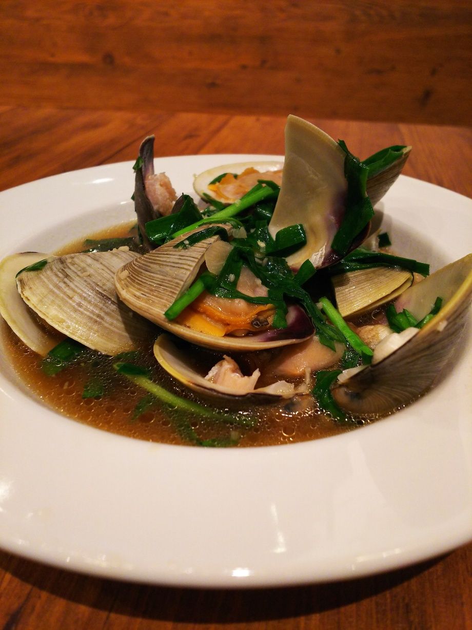 白ハマグリ（4個）とニラの炒め物