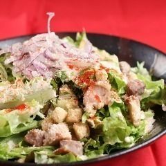 自家製ﾍﾞｰｺﾝとｽﾓｰｸﾁｰｽﾞのｼｰｻﾞｰｻﾗﾀﾞ