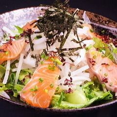 スモークサーモンの大根サラダ（580円 （税抜））