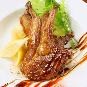 オーストラリア産　燻製ラムチョップの炙り焼き