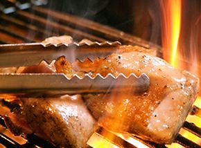 お得♪気まぐれ鮮魚のハラス炙り　魚の身最も脂ののったハラス部分を炭火で炙り焼き　何の魚かはお楽しみ!(^^)!　（380円）