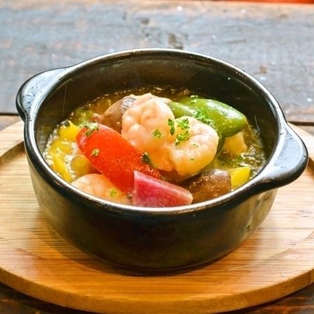 農園野菜が主役！小エビアヒージョ