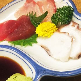 ドリンク一杯付★京都老舗の魚屋の大将厳選！毎日市場にて仕入れています★お刺身三種盛りセット（限定10s）