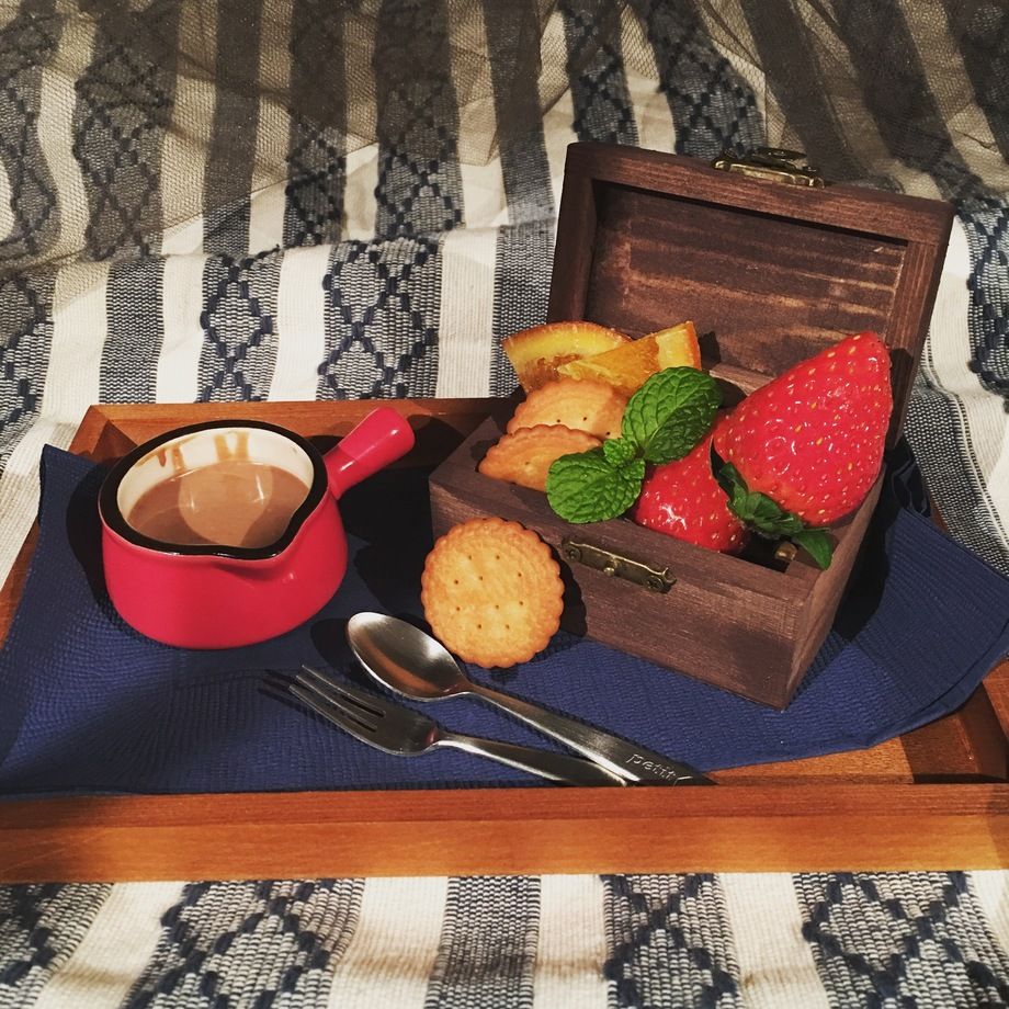 CHOCOLATE FONDUE