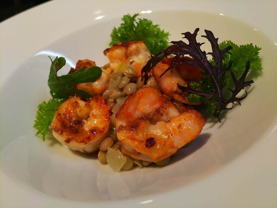 小エビのスパイス風味とレンズ豆のサラダ