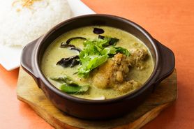 地鶏のココナッツカレー Cơm carry gà