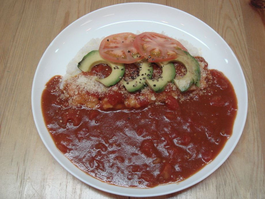 アボカドとトマトのチーズカレー（1000円）