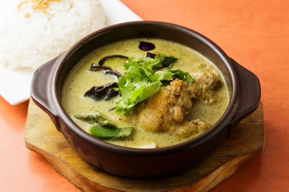 地鶏のココナッツグリーンカレー Cơm carry gà