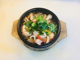 海老・イカ・木の子のベトナムアヒージョ