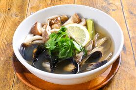 ムール貝とあさりのレモングラス蒸しスープNgao hấp xả 