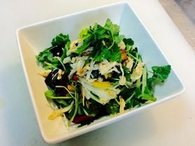 蒸し鶏と揚げ茄子のサラダ　ベトナム風 salad thịt gà hấp và cà chiên hương vị Việt Nam