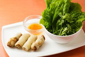 チャーゾー. Chả giò