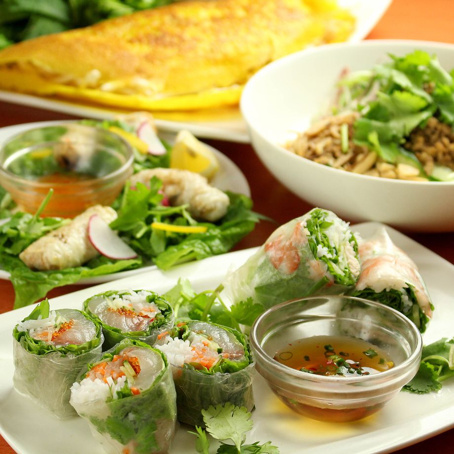 【2.5H飲み放題付】歓送迎会に!!人気のバインセオ&フォーなど料理10品コース