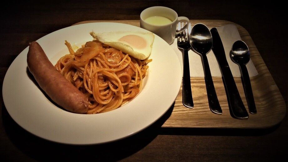 ドイツ産ごろっとソーセージのナポリタン（950円）