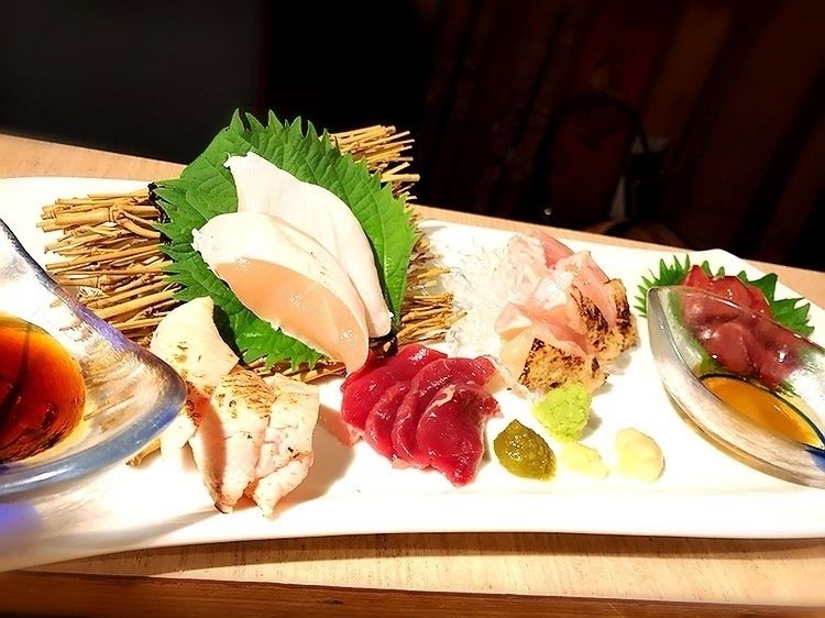 朝引き大山鶏刺身盛り合わせ