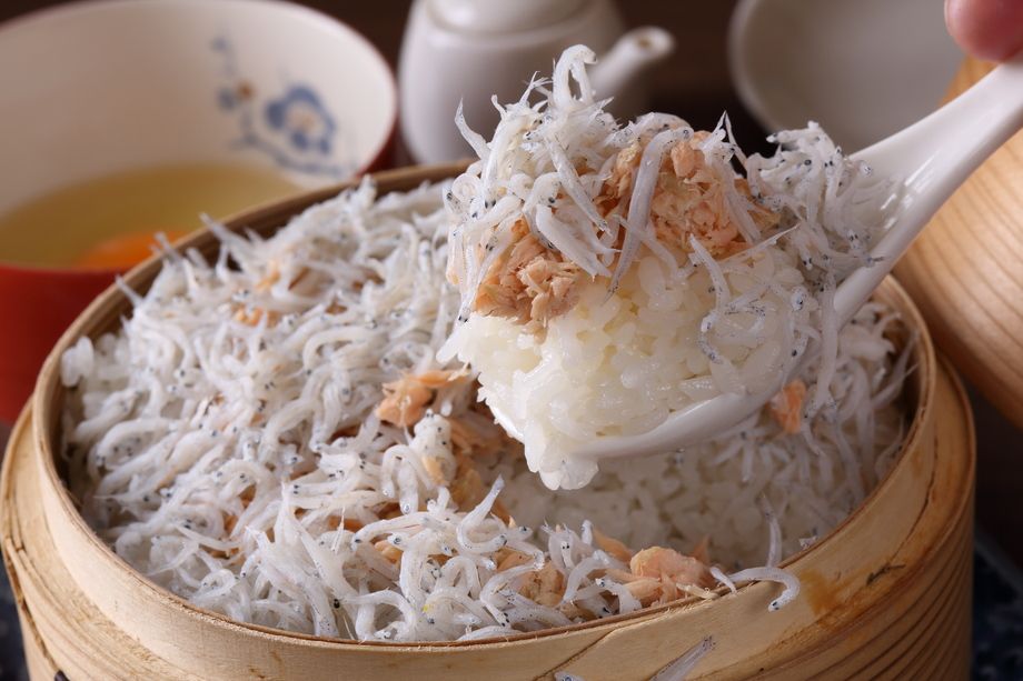 しらすと鮭の土鍋飯