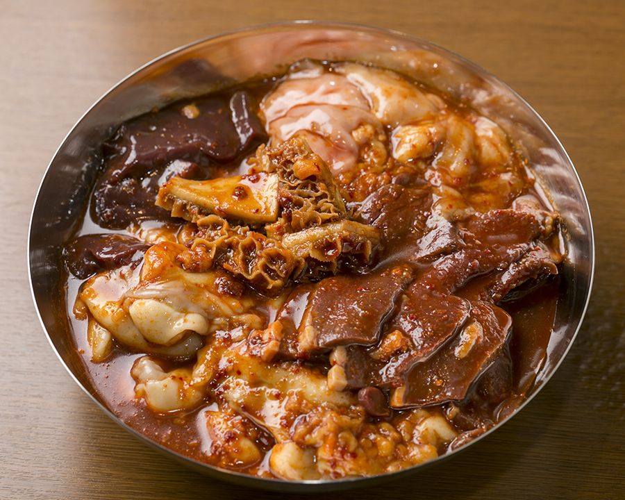 伊万里牛の特選ホルモン盛り合せ 大（5〜6人前）