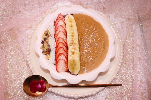 香ばしキャラメルがとろける！ 焦がしキャラメルクラッキングアサイーボウル