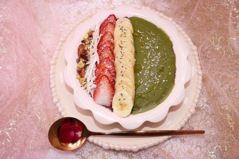 抹茶の深み！和とスーパーフードの大人のご褒美！ 抹茶クラッキングアサイーボウル（1800）