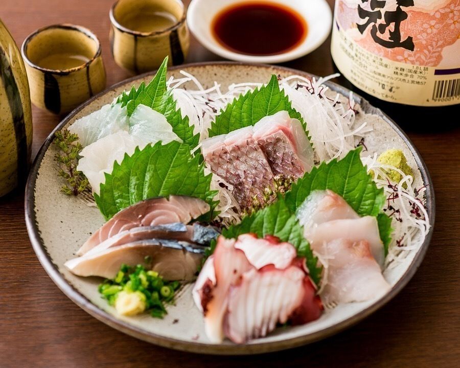 お刺身５種盛り合わせ（1944円）