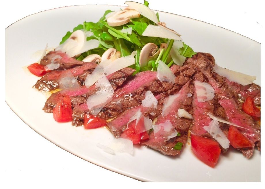 タリアータ<ビーフ網焼き・バルサミコOilローズマリーの香り>（1780円）