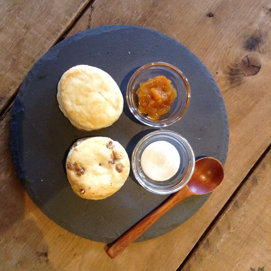 スコーン 2コ  （shukranオリジナル）クリーム&ジャム付（540円）