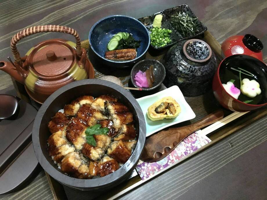 ひつまぶし　特上　（うまき・うざく・香の物・肝吸い 付）（￥4,200　（税込））