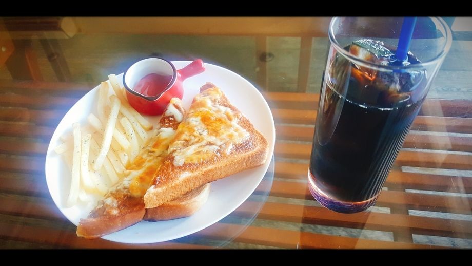 チーズトースト(ドリンクセット付)（500円(税込)）