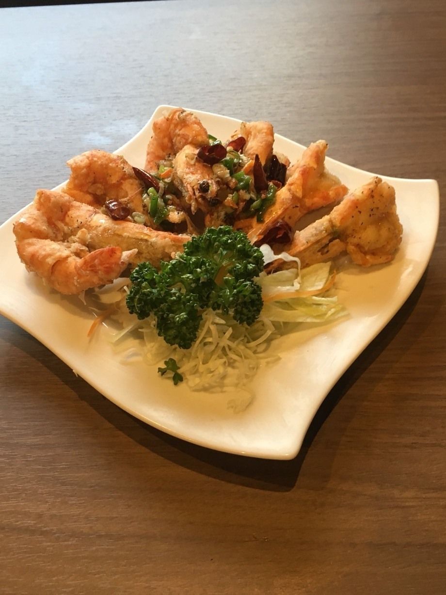 有頭エビ辛し炒め（998円）