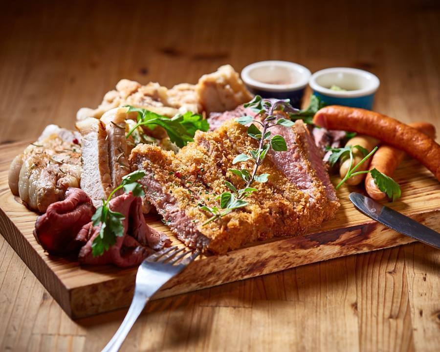 ７種肉盛り合わせ （￥５７８０）