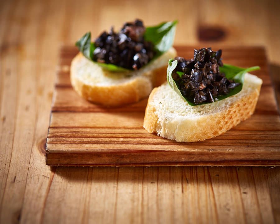 アンチョビとオリーブのカナッペ（￥４８０）