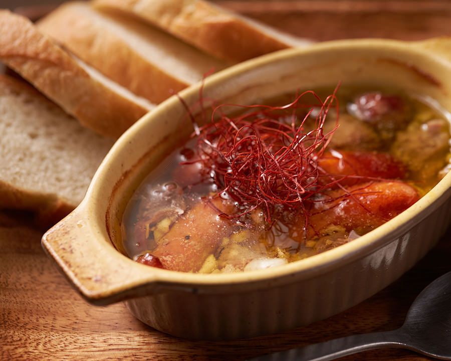 チョリソーと鶏なんこつのアヒージョ（￥６８０）