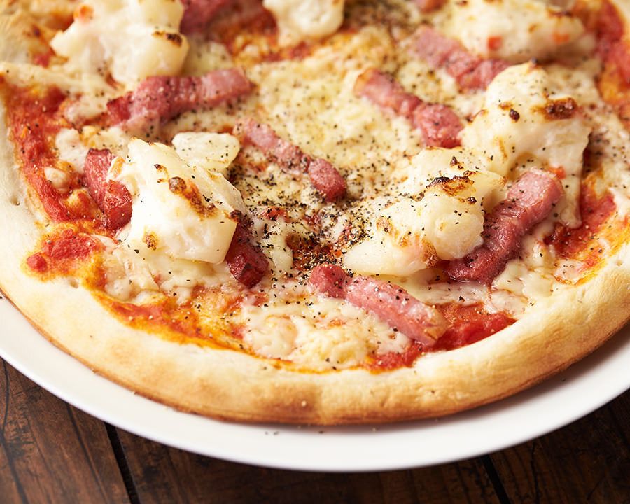 ポテトと厚切りベーコンのピザ（￥１１８０（М））