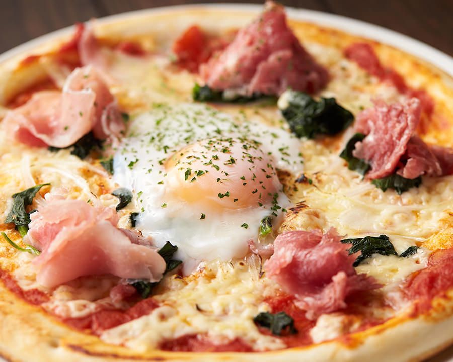 生ハムと半熟卵のピザ（￥１１８０（М））