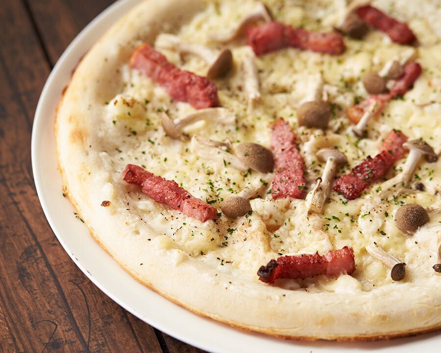 キノコと厚切りベーコンのピザ（￥１１８０（М））