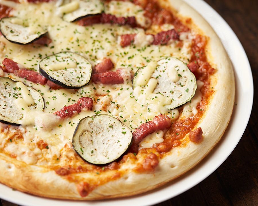 茄子と厚切りベーコンのピザ（￥１１８０（М））