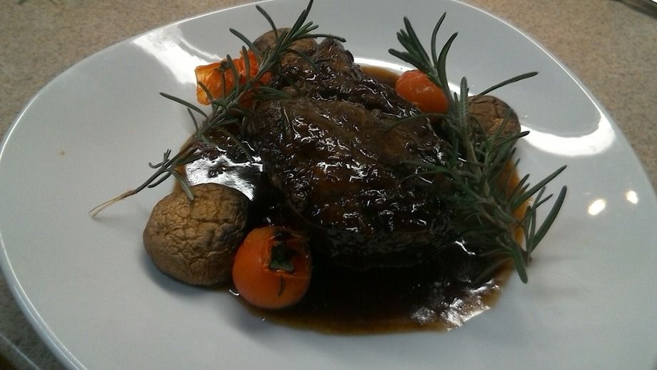 黒毛和牛の赤ワイン煮込み（dinner コース    ￥5000～）