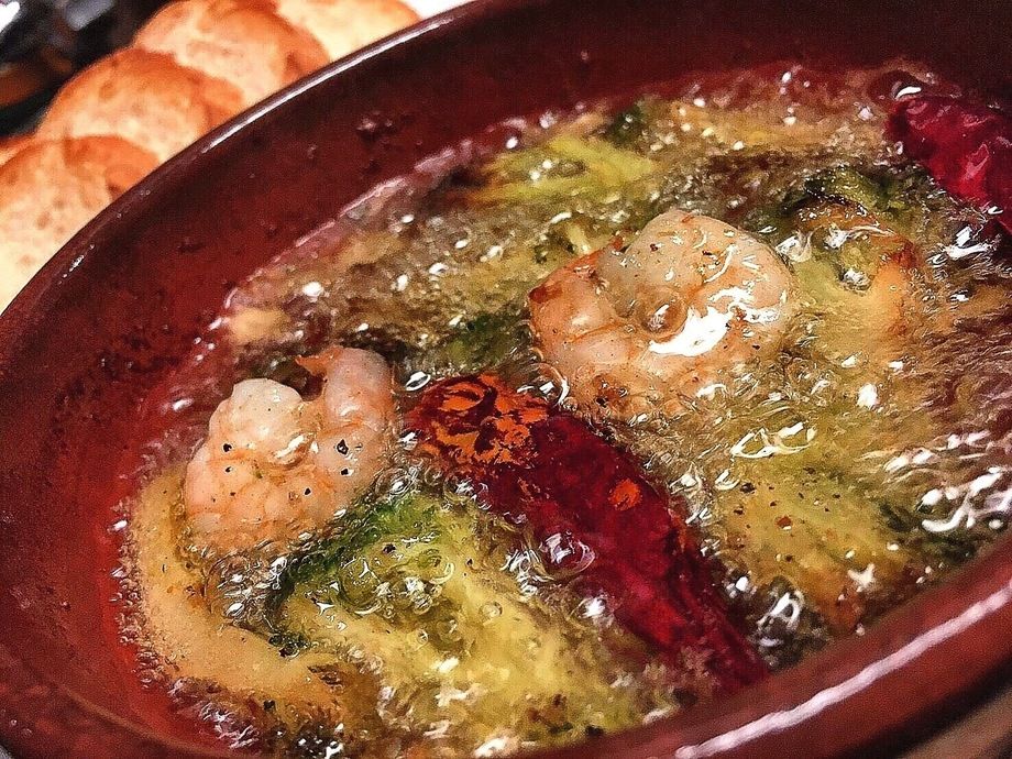 アヒージョ〜バケット付き〜（880円）