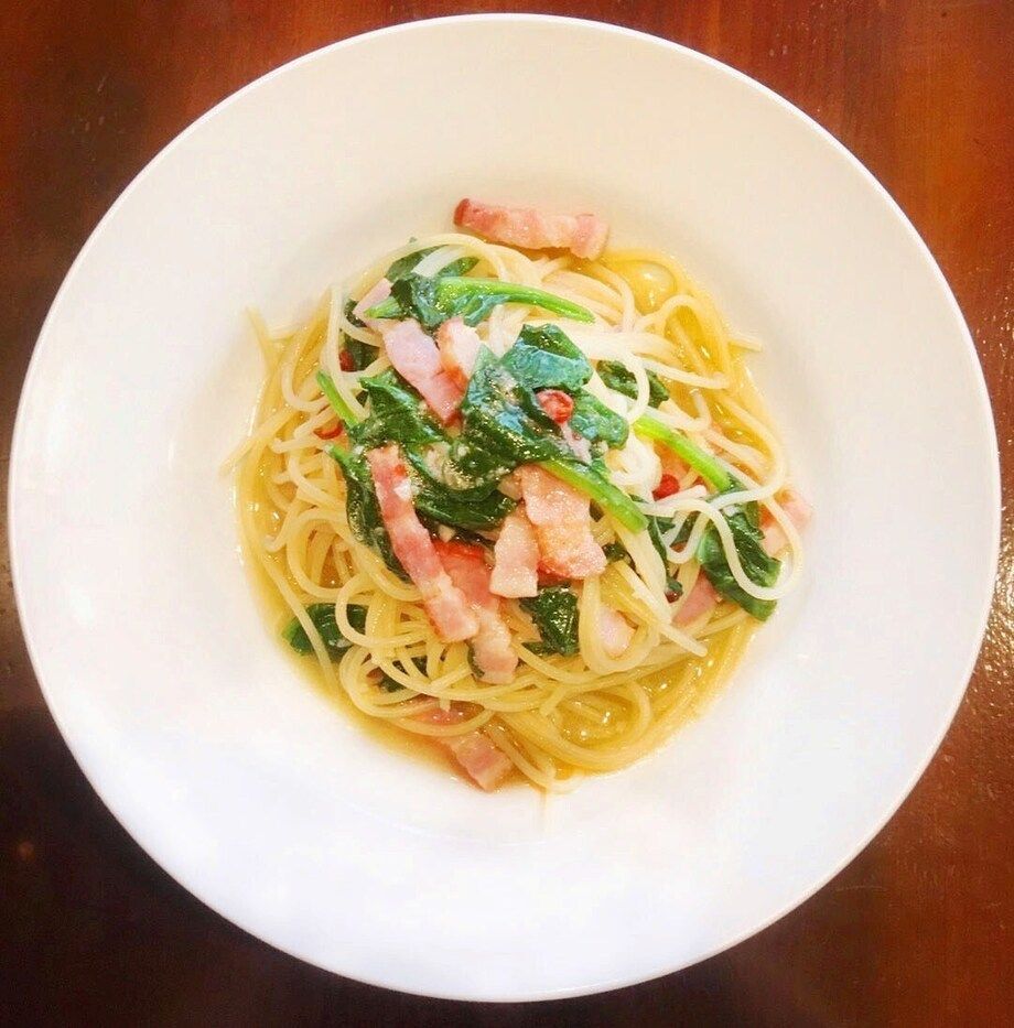 ベーコンとほうれん草のペペロンチーノ