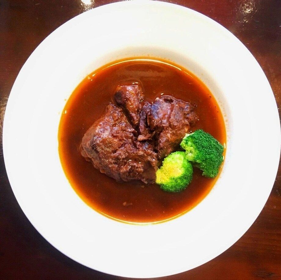 牛ホホ肉の赤ワイン煮