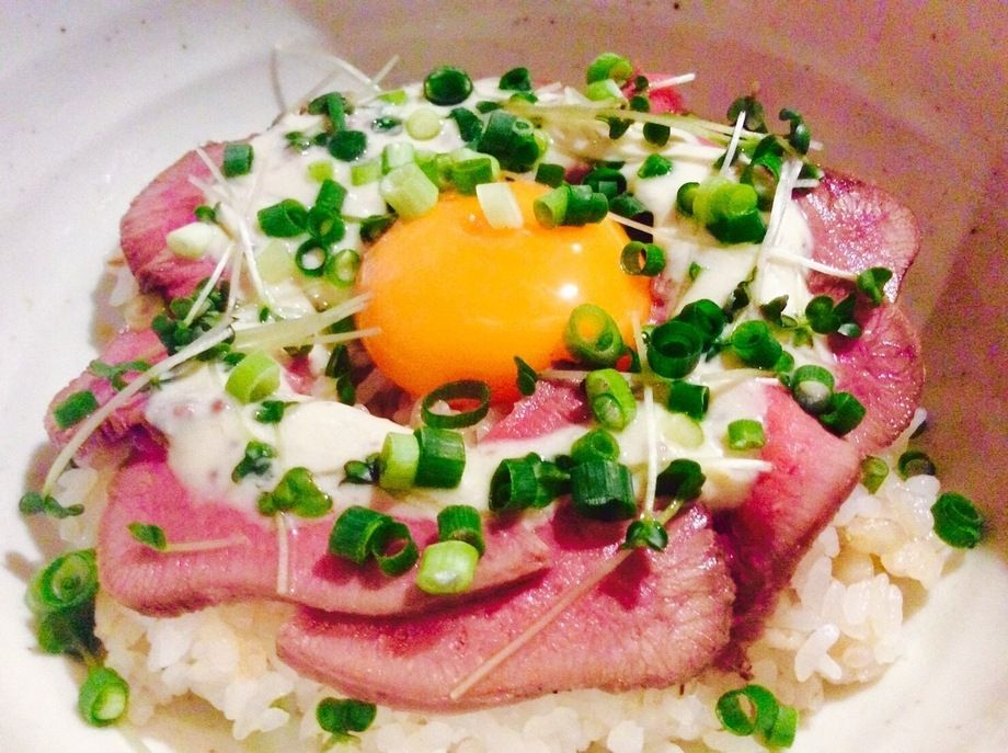 牛タンのローストビーフ丼