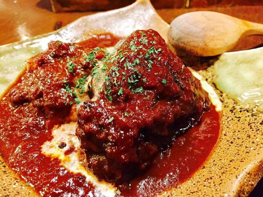 厚切り牛タンの赤ワイン煮込み