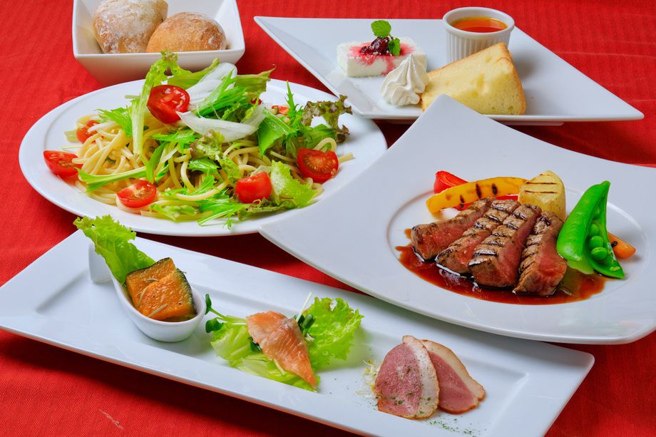 ★[ランチ]「誕生日などお祝いに最適」牛フィレ肉ステーキスペシャルランチコース[お祝い対応]