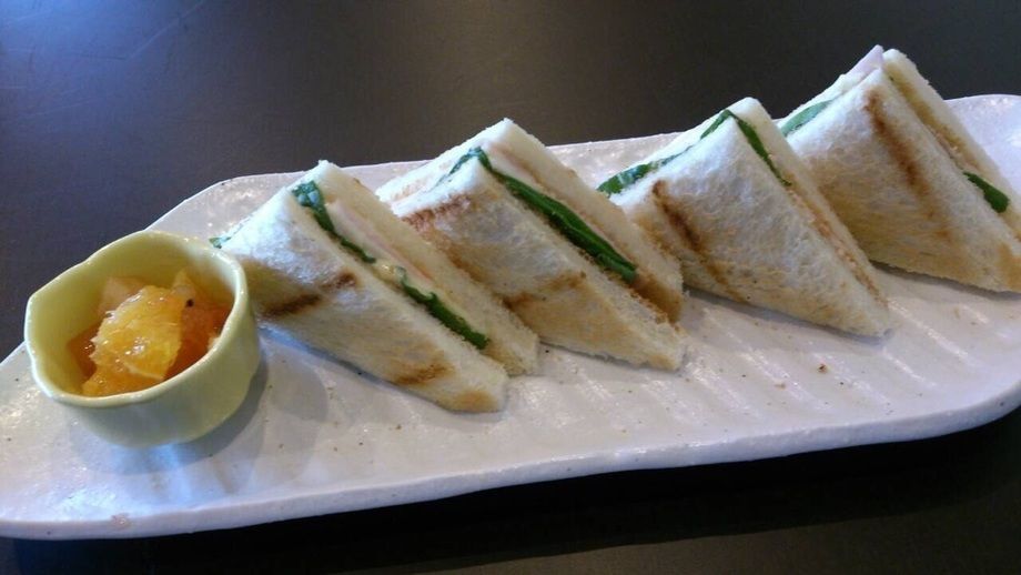 チーズとハムのホットサンド